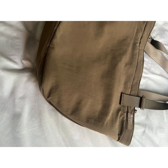 Lululemon Clean Lines Tote Bag - Picture 6 of 7